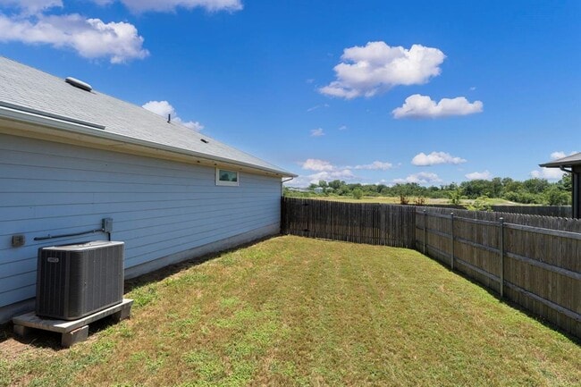 Building Photo - 205 Four Star Dr
