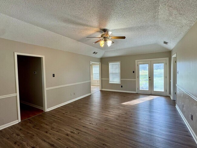 Building Photo - 812 Beaver Rd