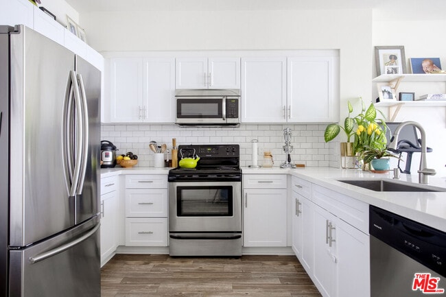 Building Photo - 12655 Bluff Creek Dr