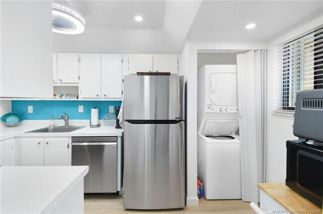 Building Photo - 5111 SE Miles Grant Rd