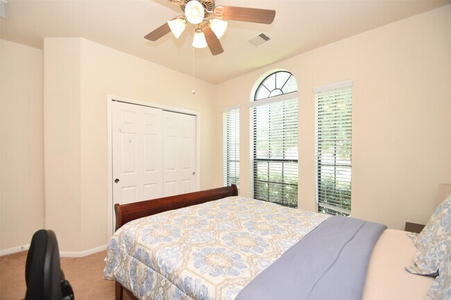 Building Photo - 5619 Drumlin Field Way