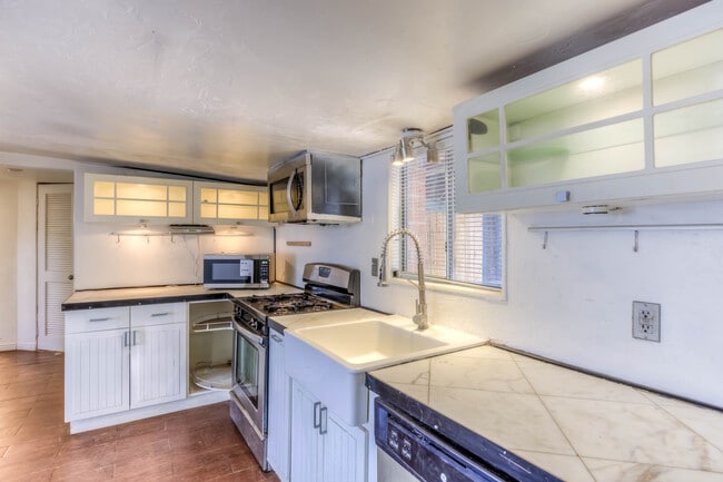 Building Photo - 2555 E Fort Lowell Rd