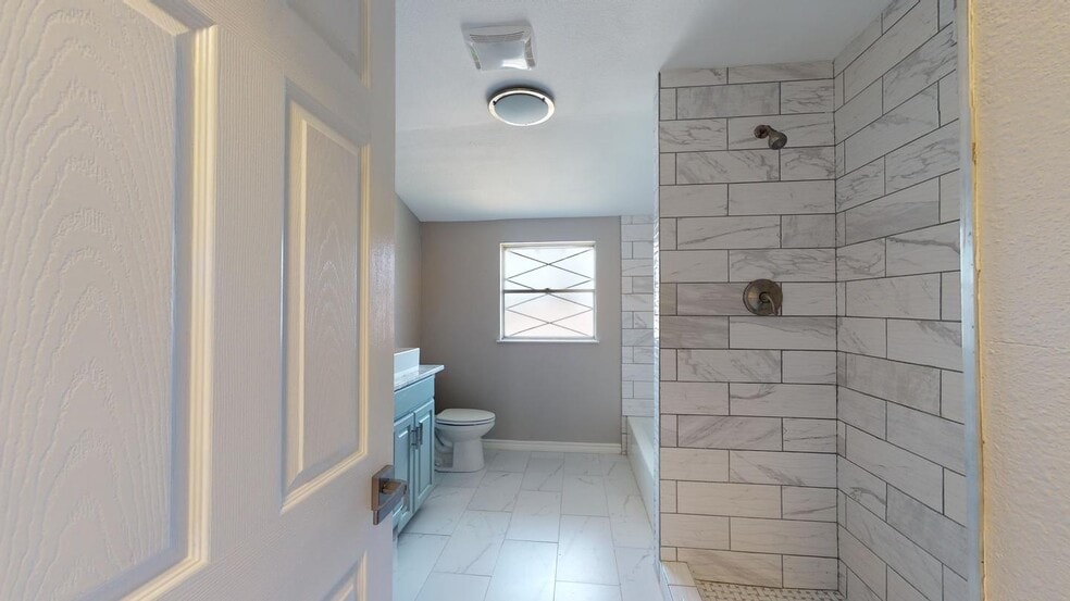 Building Photo - Beautifully updated San Antonio home by Botanical Garden