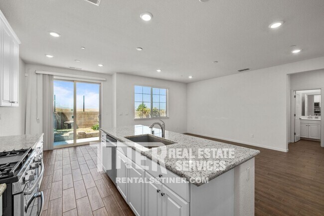 Building Photo - 8082 Avanti Dr
