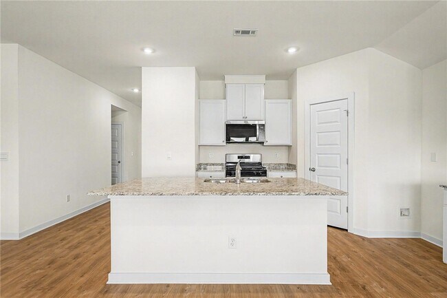 Building Photo - 3101 Laredo Ln