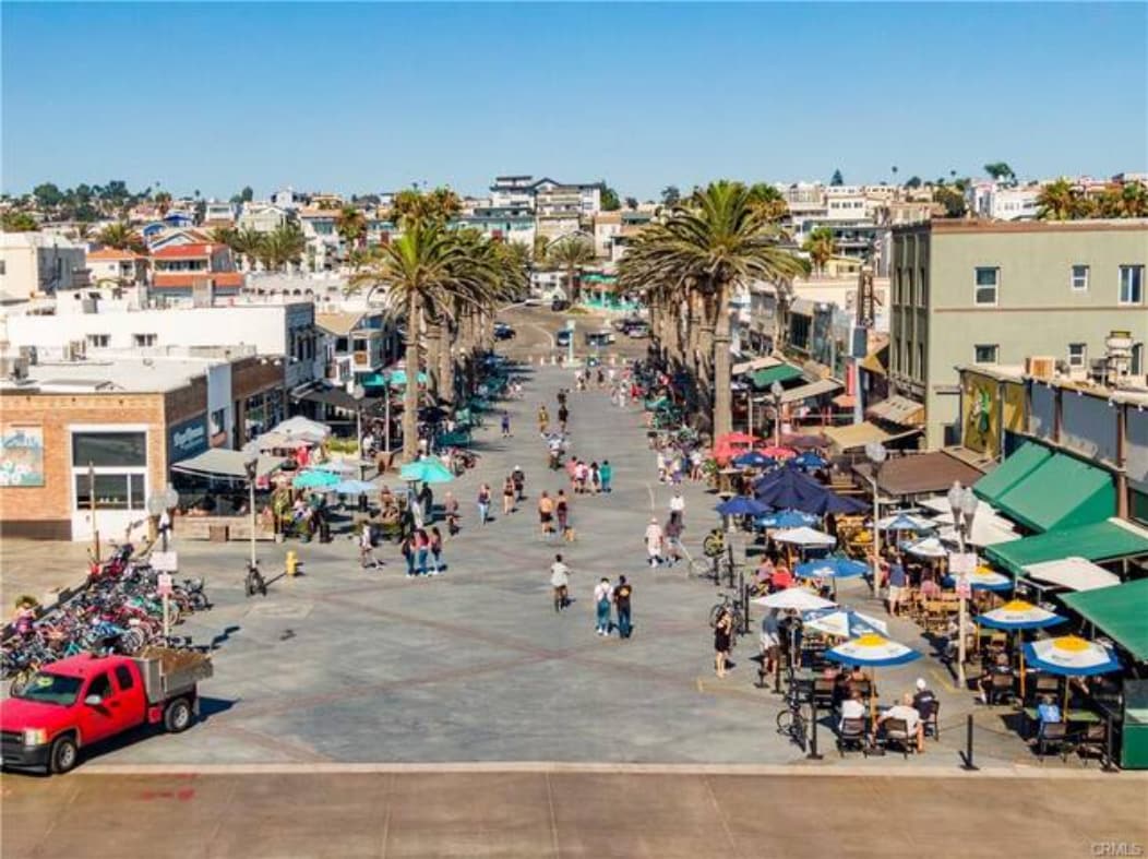 Pier avenue down town - 832 16th St