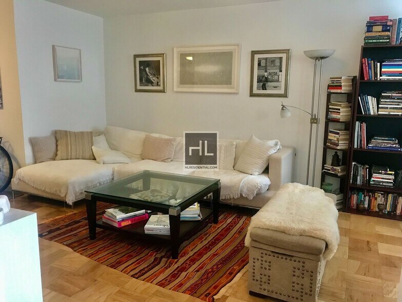 Building Photo - E 16 ST