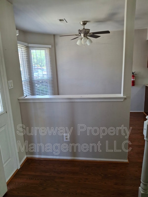 Building Photo - 127 Crown Prince Dr