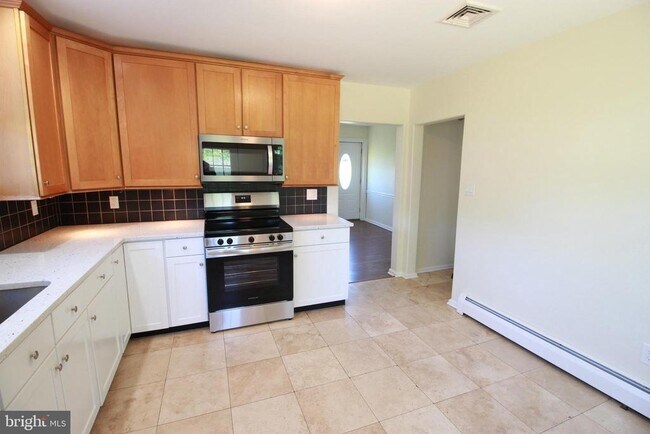 Building Photo - 23 Elbo Ln