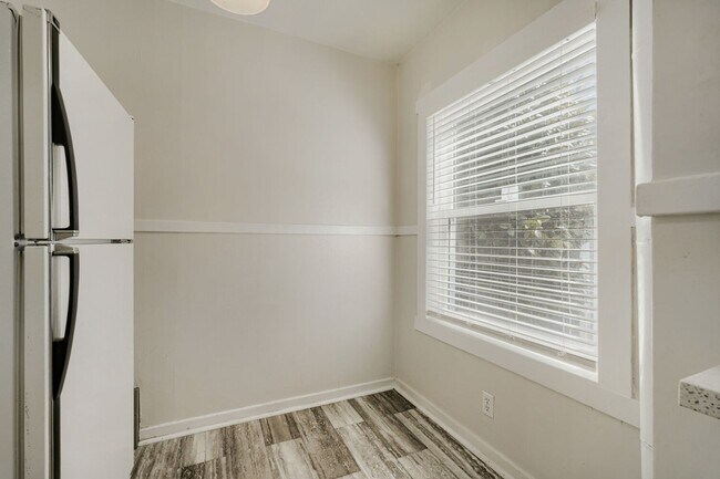 Building Photo - 153 18th Ave