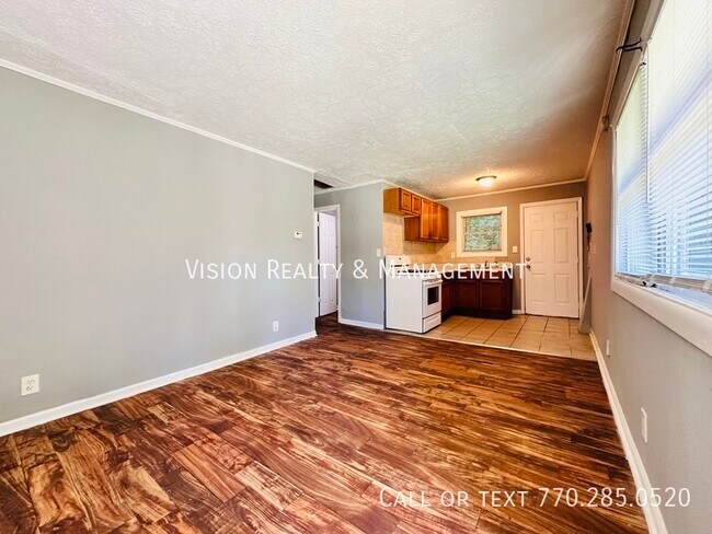 Building Photo - 2BD 1BA Duplex Unit East Point