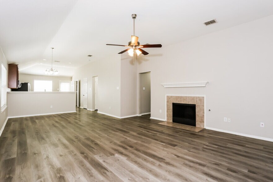 Building Photo - 1205 Artesia Dr