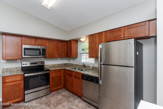 Building Photo - 2291 Macedo Rd NE