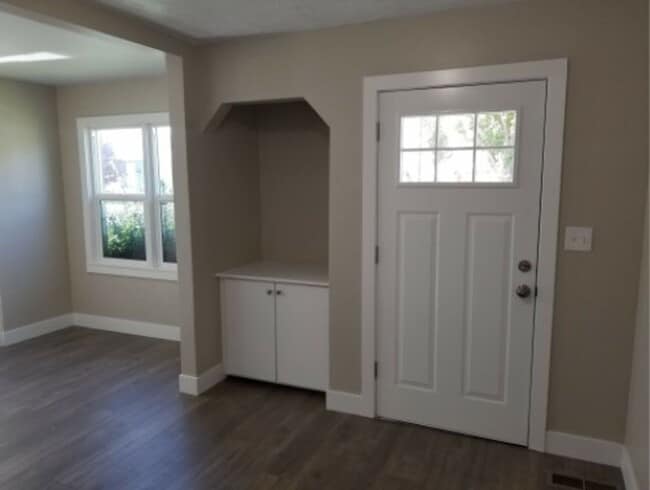 Building Photo - Lovely 2 Bed/2 Bath Home