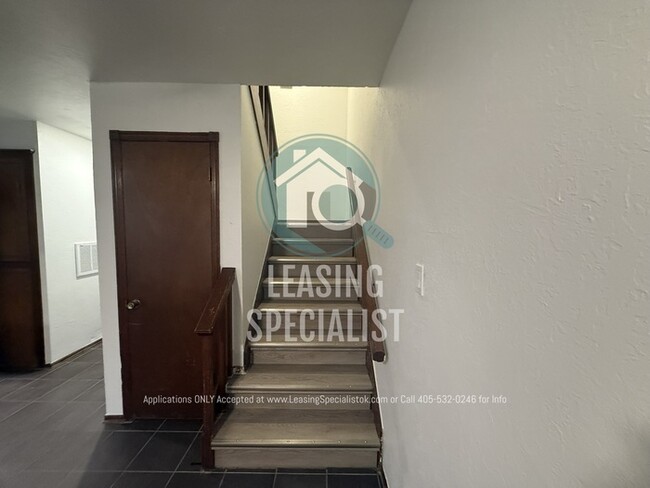 Building Photo - 2 Bed 2 Bath West Norman Townhouse!