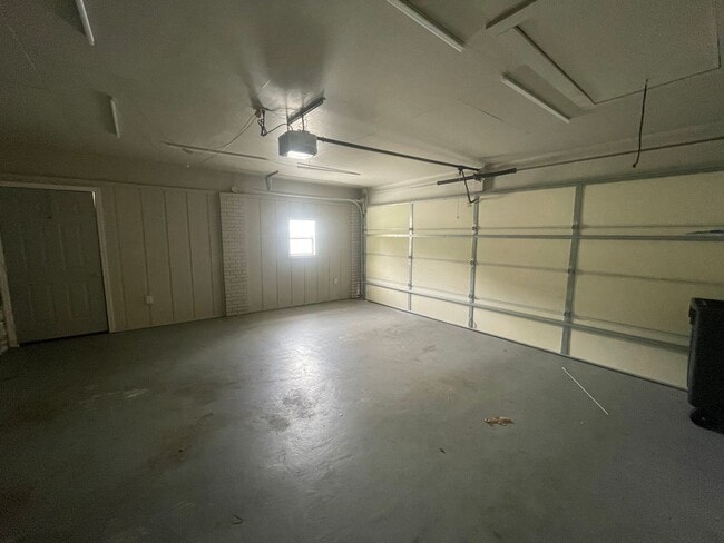 Building Photo - 3/2 for Rent in Madison!
