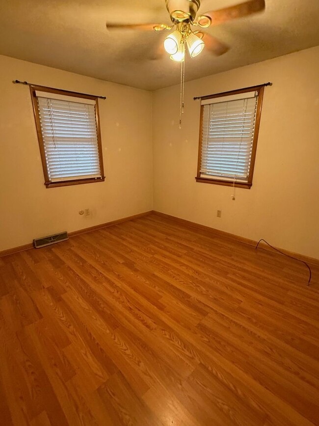 Building Photo - 712 Mellen Dr