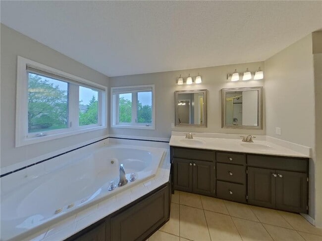 Building Photo - 8970 Windsor Cir
