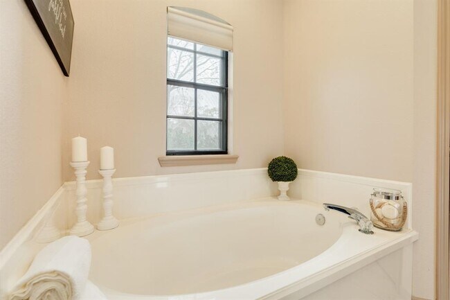 Building Photo - 112 Portulaca St