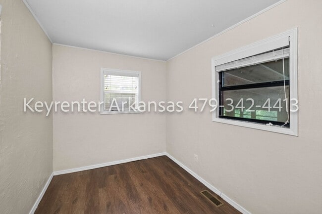 Building Photo - Classic Fayetteville Charm Near Dickson Street with Stunning Outdoor Space