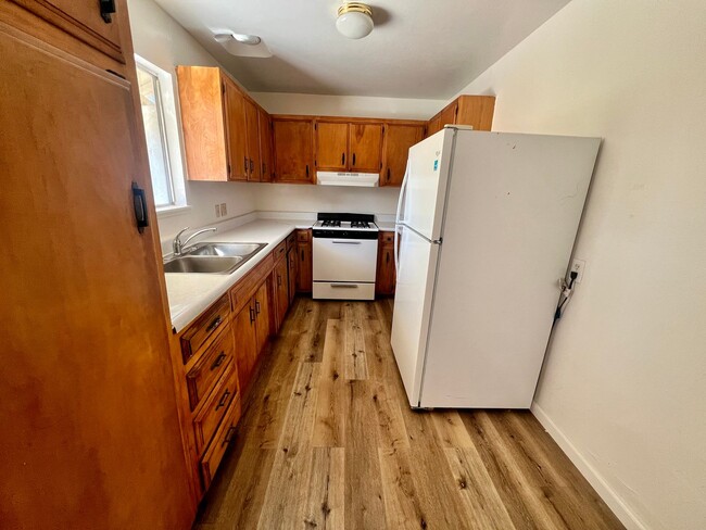 Building Photo - Cozy 3-Bedroom Home Near 29 Palms Base & J...