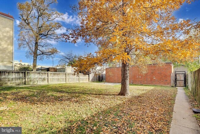 Building Photo - 8611 Flower Ave