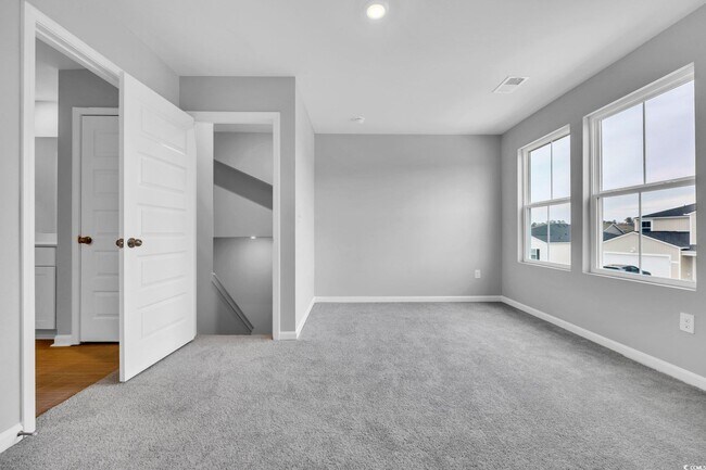 Building Photo - 2087 Victory Wy