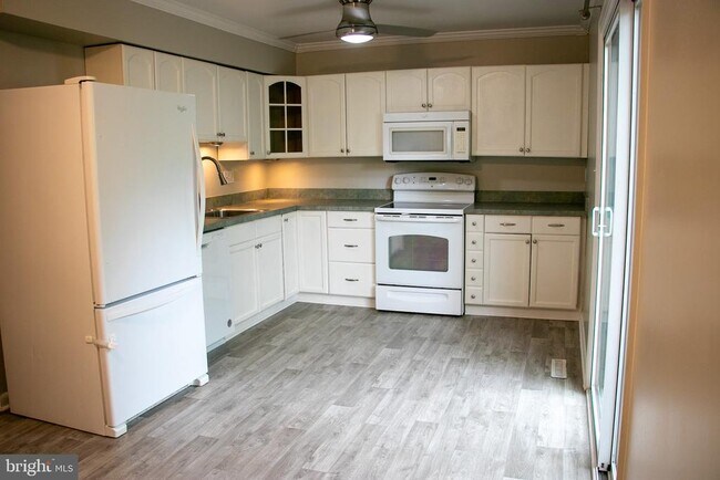 Building Photo - 204 Michele Cir