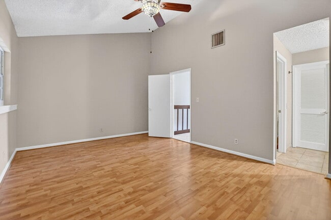 Building Photo - 243 NW 45th Ave