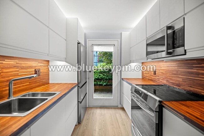 Building Photo - 2 Bed, 1 Bath Condo at Franciscan Condomin...