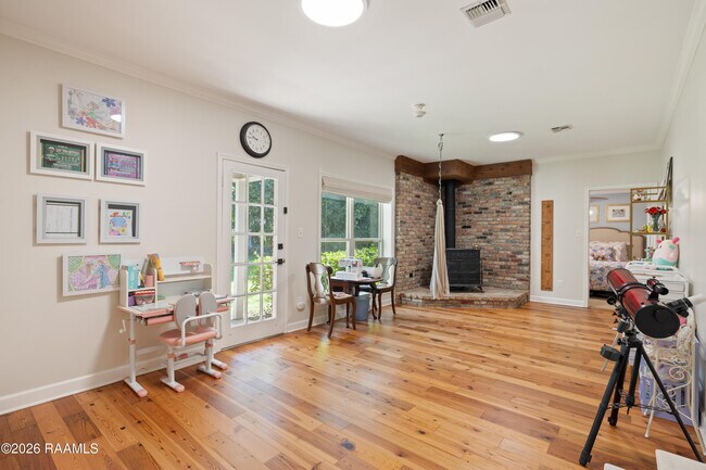 Building Photo - 2407 E Broussard Rd