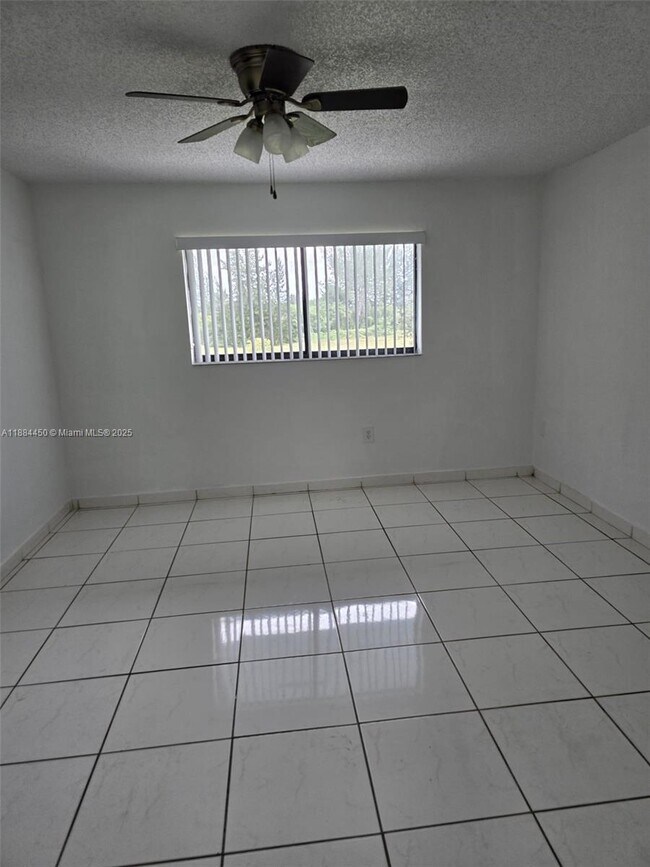 Building Photo - 210 W 68th St