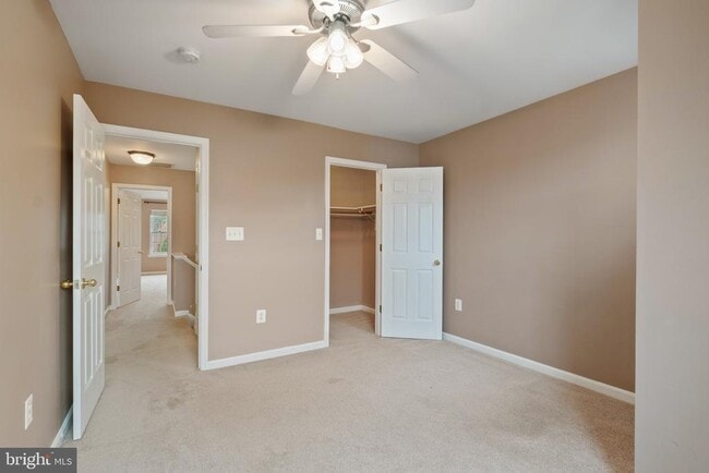 Building Photo - 641 Springhouse Square SE