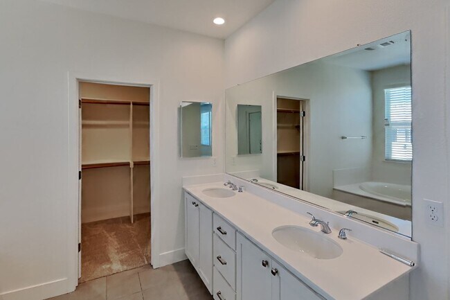 Building Photo - Cordelia 2000+ Sq Ft. 3/2 Home Available Now