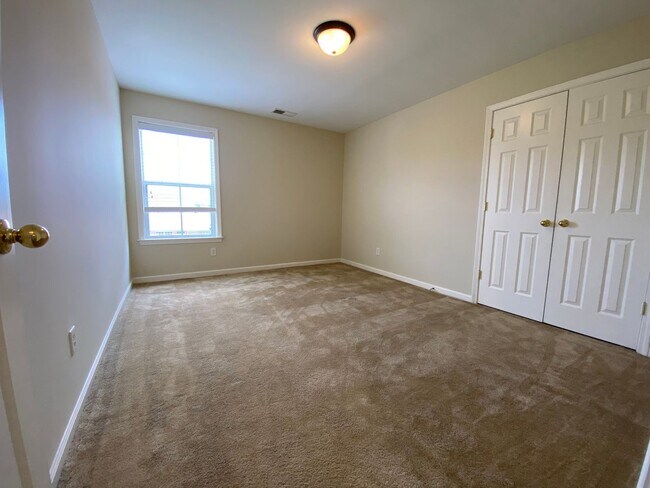 Building Photo - LARGE AND SPACIOUS HOME IN BARTLETT/ARLINGTON