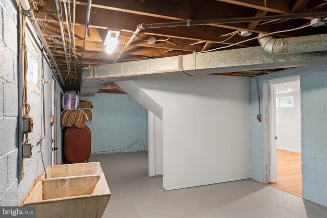 Building Photo - 5019 Leland Dr