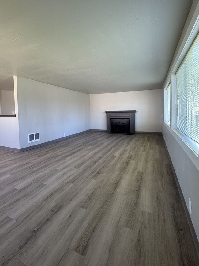 Building Photo - (OCK) 3-Bed 1-Bath Fully Renovated Home