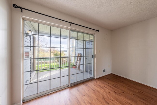 Building Photo - 109 Cherry St