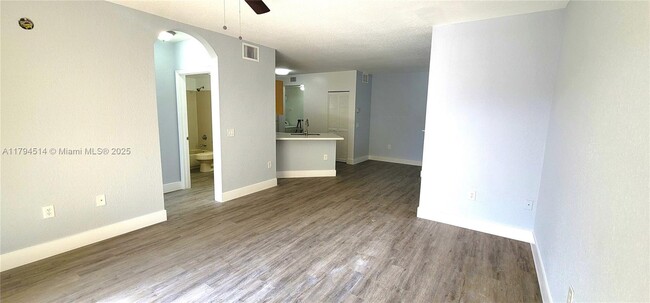 Building Photo - 704 Belmont Ln
