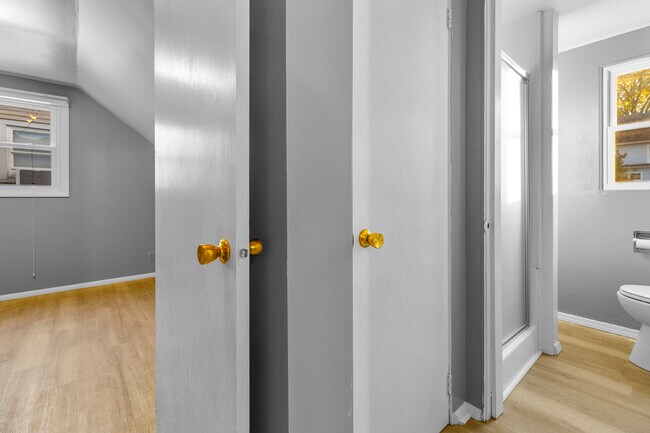 Building Photo - 60 Leslie Ave