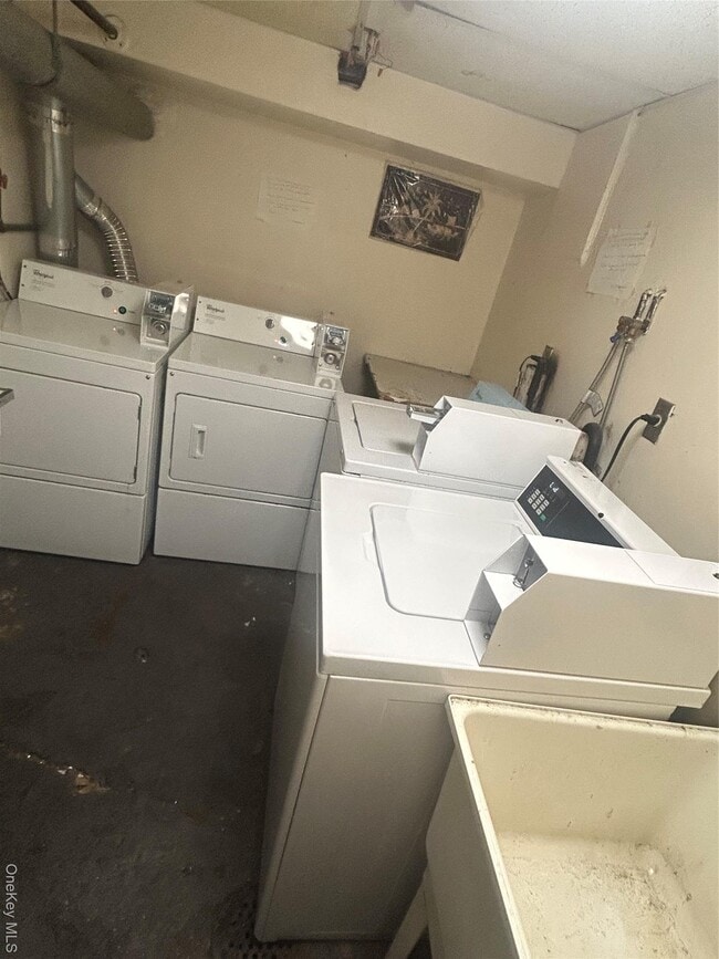 Building Photo - 33 Horatio St