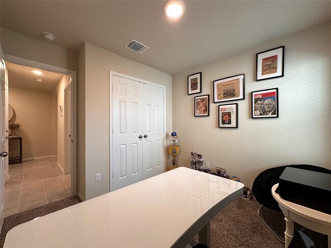 Building Photo - 216 Midas Ln