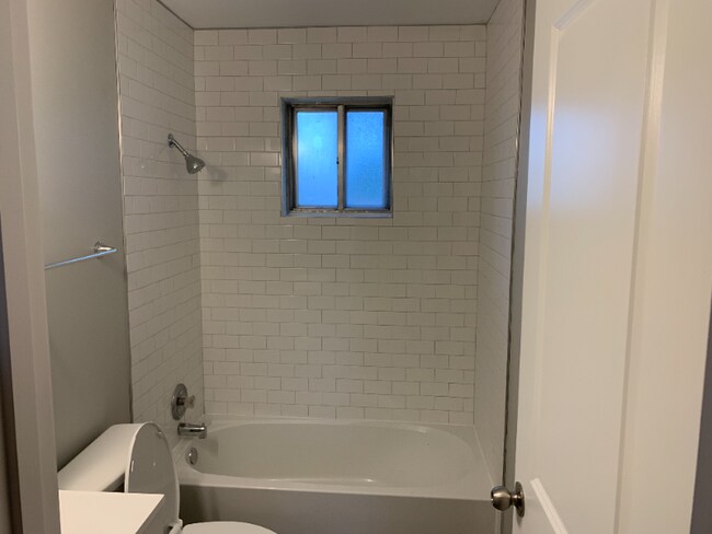 Building Photo - 2 W Academy Dr