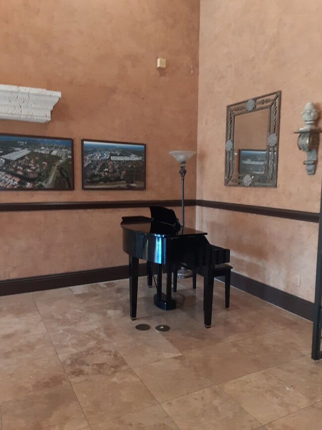 Building Photo - Annual unfurnished 2/2 condo in luxury development near Legacy Trail and Siesta Key.