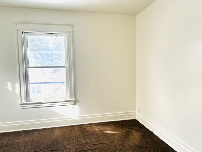 Building Photo - 38-42-42 Townsend St