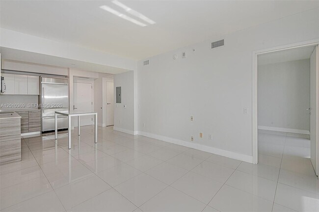 Building Photo - 1300 Brickell Bay Dr
