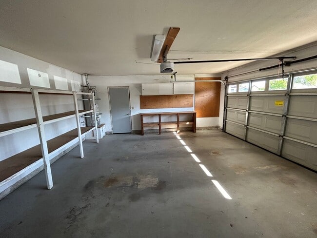 Building Photo - 3 Bedroom 2 Bathroom in NW Visalia