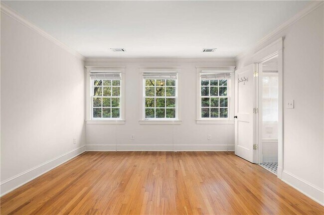 Building Photo - 787 Flat Shoals Ave SE