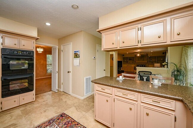 Building Photo - 11503 Briar Rose Dr