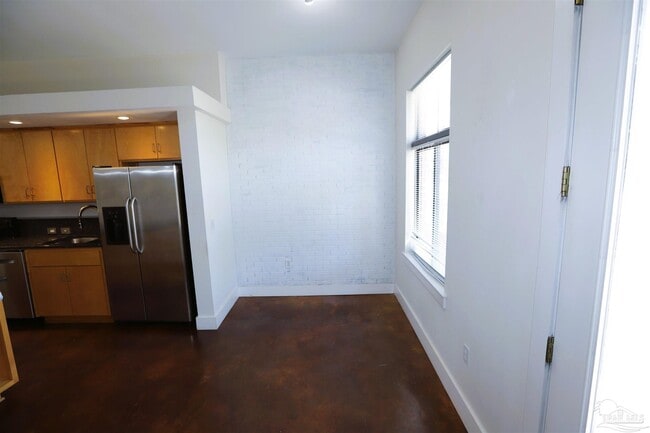 Building Photo - 613 N Alcaniz St